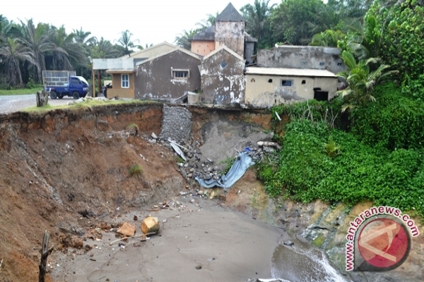 Abrasi Sungai Seginim ancam delapan desa